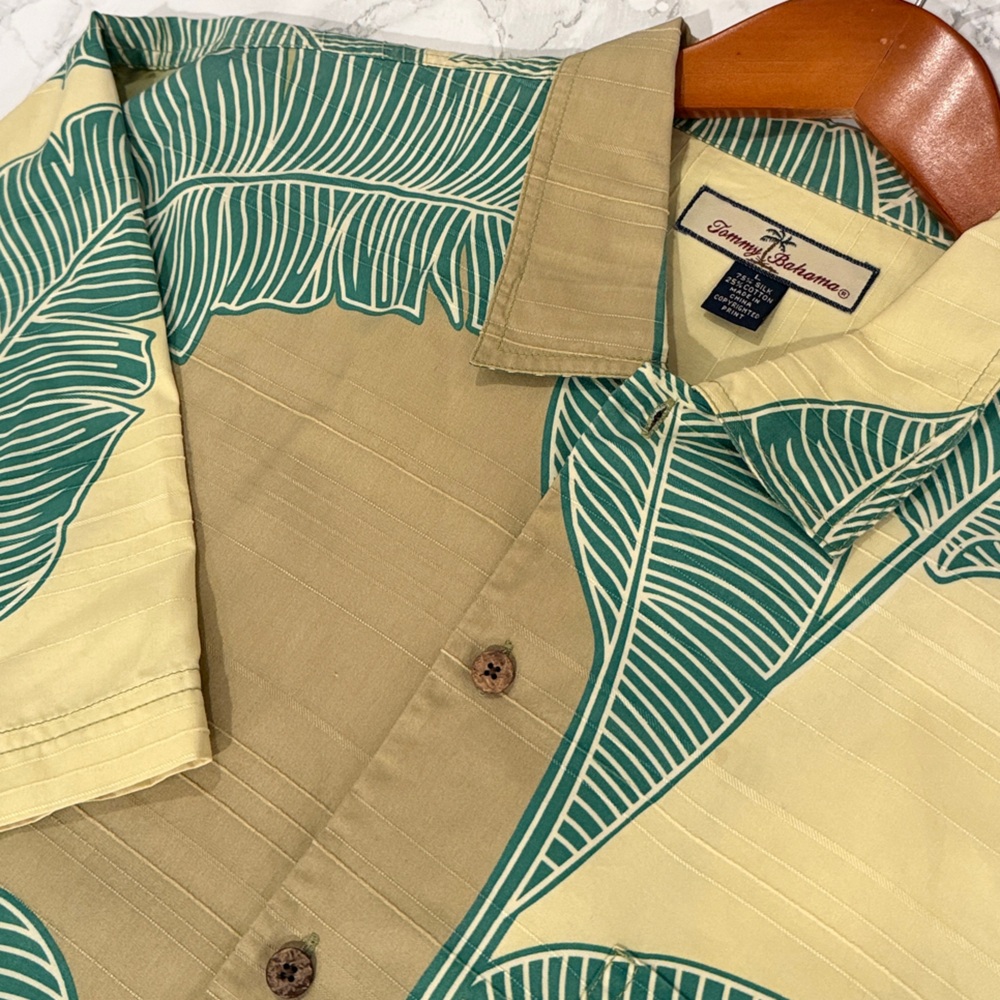 Tommy Bahama Green and Tan Leaf Print Short Sleeve Shirt Silk Button Down Shirt